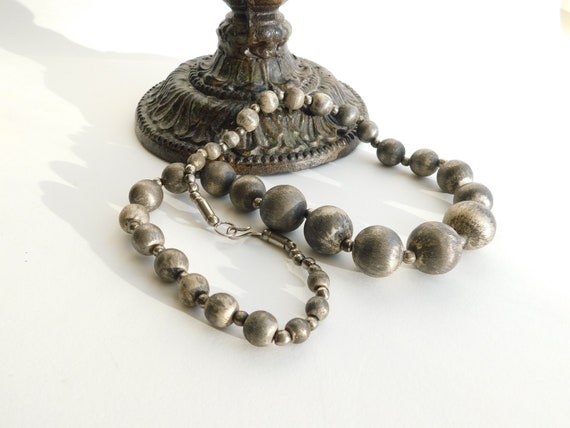 Vintage Silver Tone Graduated Bead Necklace #T8 - image 4