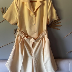 Vintage 80s Cream Blazer & Shorts Set – Size 14 – Two Piece Suit with Floral Pocket Chain – Lightweight Summer Co-ord