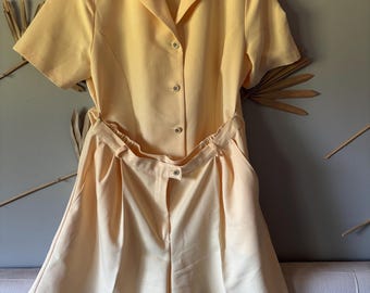 Vintage 80s Cream Blazer & Shorts Set – Size 14 – Two Piece Suit with Floral Pocket Chain – Lightweight Summer Co-ord
