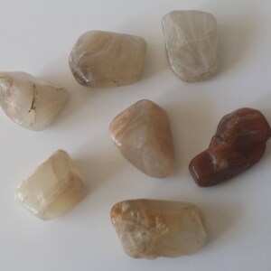 MOOSTONE TUMBLED STONE