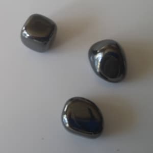 HEMATITE TUMBLED STONE