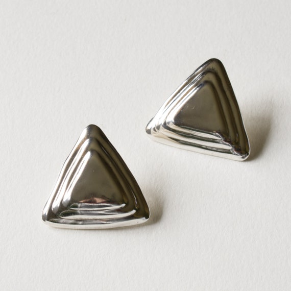 Vintage Sterling Silver Puffy Ridged Triangle Stat