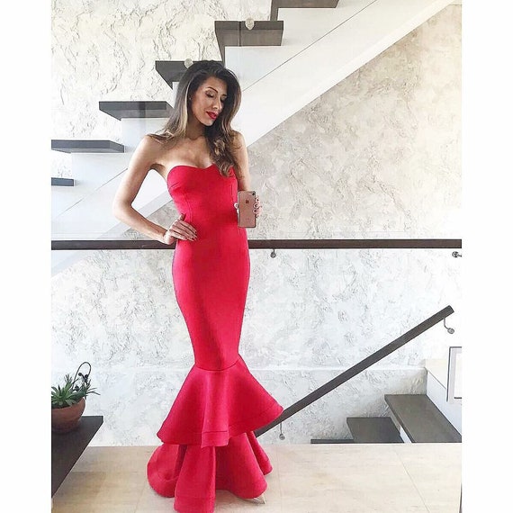 Luxury Evening Gown Lady in Red Maxi 
