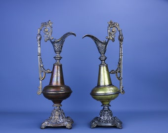 Eccezionale coppia di brocche in metallo ornato in stile Art Nouveau / brocche in rame in ottone antico / urne vittoriane in bronzo basi lampada vintage grappolo d'uva