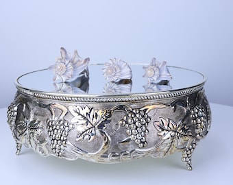Plateau en miroir vintage plaqué argent de 12 po. Godinger | Présentoir de plateau en miroir sur pied orné Support de piédestal pour gâteau aux raisins Pièce maîtresse de table de vacances