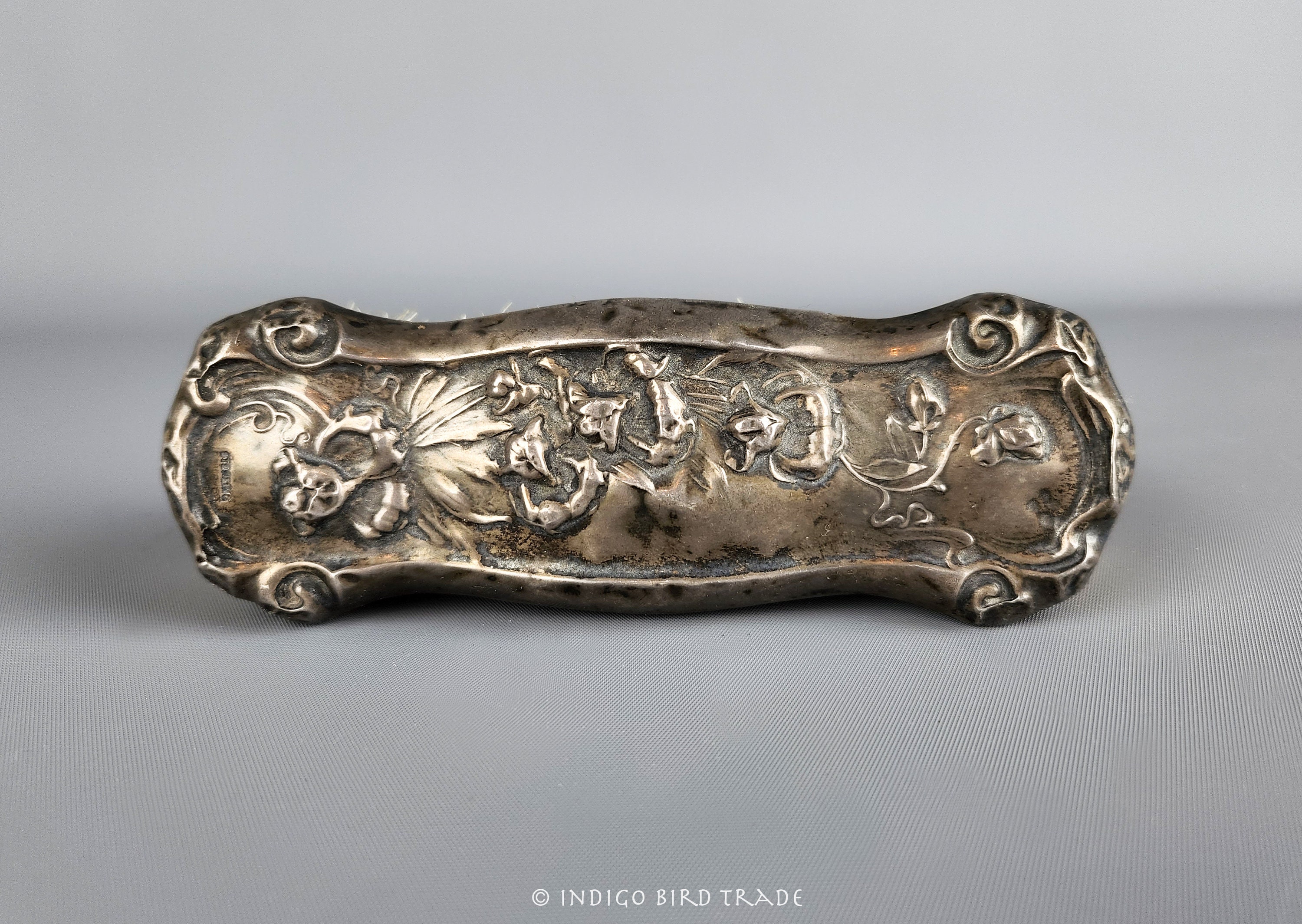 1900 ART NOUVEAU STERLING SILVER CHERUB Vanity Clothing Brush Sterling Silver Hair Brush, Cherub Decorated, Antique  main image 3