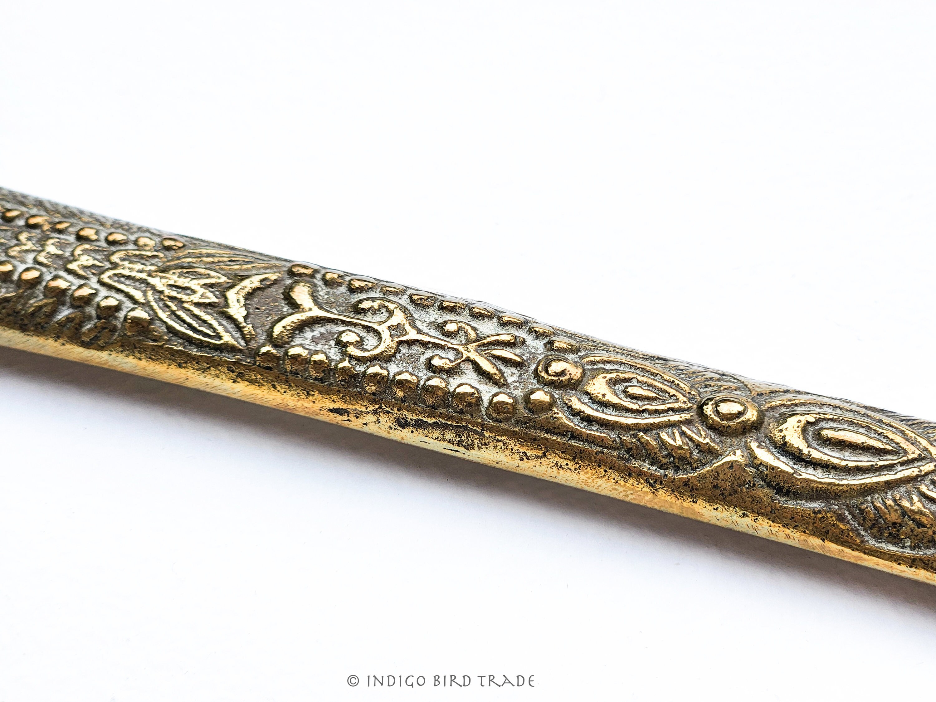 1960s Brass Lion Head Shoe Horn Clothing Brush With Wall Mount Rare 3 Piece Set Antique Brass Shoe Horn and Clothing Brush With Lion Handles  main image 3