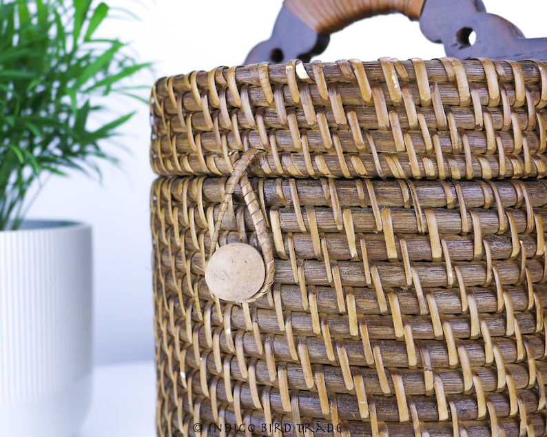 Vintage Rattan Round Basket with Lid and Wood Handle | Antique Handwoven Wicker Container Tote Bag | Wooden Picnic Basket Magazine Holder image 5