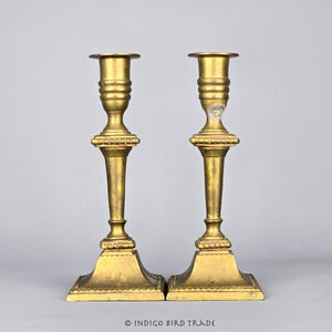 Paar Antike Französische Messing Kerzenhalter | Reich verzierte Dunkle Bronze Kerzenhalter 2er-Set | Vintage Taper Kerzenhalter Mantel Dekor