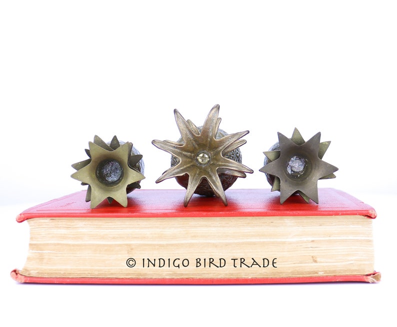 Mid Century Pineapple Statue Candle holders Antique Gold Metal Tropical Beach House Set of 3 Small Brass Pineapple Figurines Vintage