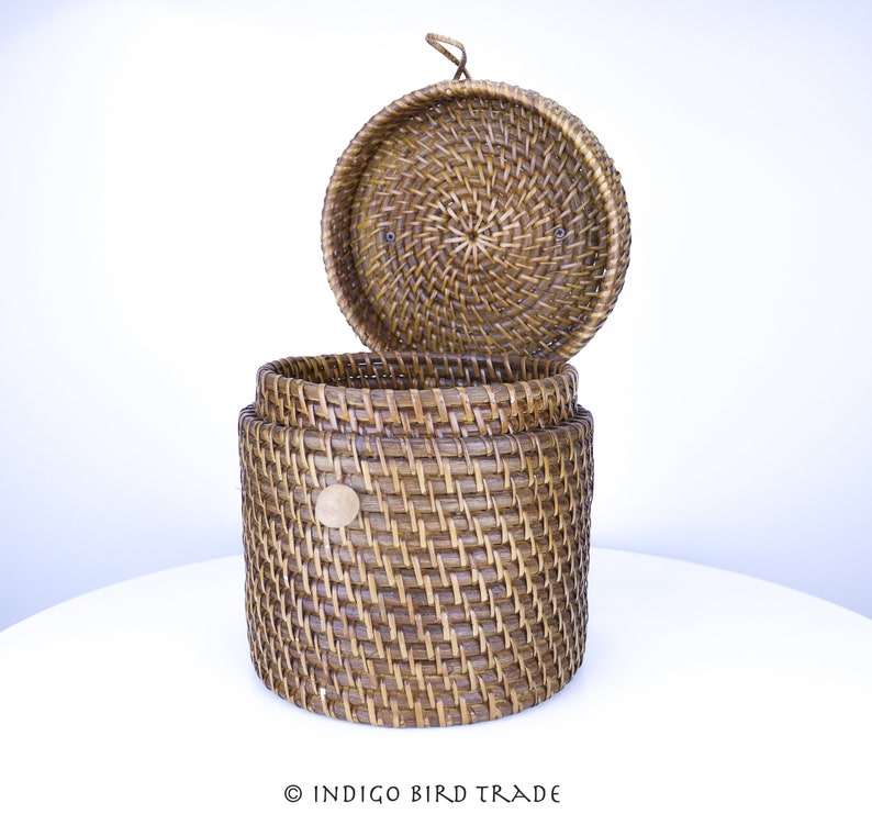 Vintage Rattan Round Basket with Lid and Wood Handle | Antique Handwoven Wicker Container Tote Bag | Wooden Picnic Basket Magazine Holder image 4