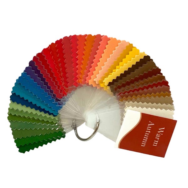 Paleta de colores cálidos de otoño: muestras de tela laminadas para análisis de color