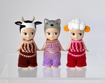 Aanpasbare Sonny Angel-set met gestreepte haltertop en broek – handgemaakte poppenoutfit 'Statement Angels'