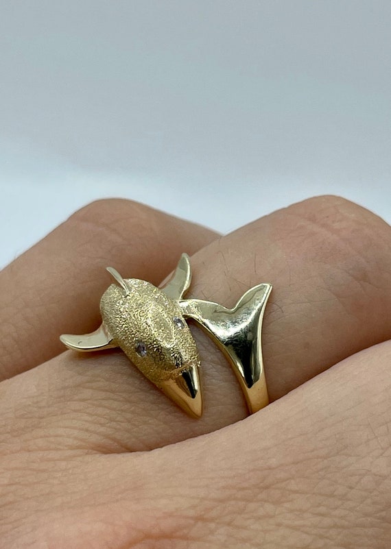 Vintage Dolphin Detailed Solid Yellow Gold 14kt Fi