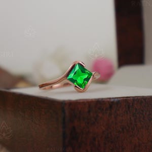 Anillo de cristal híbrido de tsavorita hecho a mano, baño de oro de 18k, plata de ley.