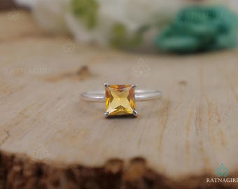 Anillo de citrino, plata de ley, oro vermeil de 18k, talla princesa.