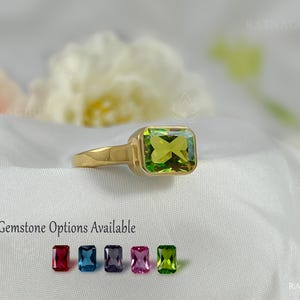 Anillo de piedras preciosas personalizado, anillo de peridoto de talla radiante, diseño East West Band, piedra natal de agosto, joyería de peridoto para mujer.