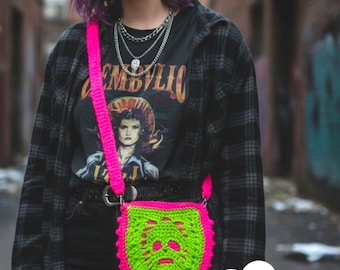 Crochet Skull Crossbody Phone Bag: Gothic Style