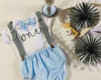 Baby boys Cake Smash Outfit. 1st Birthday set. Photo shoot. Braces, bow tie,nappy cover. Baby Blue and Grey.