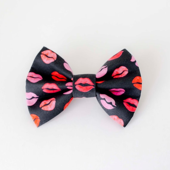 Lipstick Kisses Dog Bow Tie, Valentine's Day Dog Bow Tie