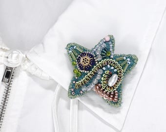 Beaded Embroidery Brooch Pin – No.3 / Blue Star / Green Wool / Sparkling Lightweight / Eye-catching / One-of-a-kind / Christmas Gift