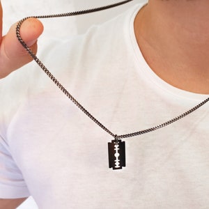 Razor Blade Necklace - Custom Men Necklace - Mens Necklace -  Men&#39;s necklaces - Men&#39;s Jewelry - Black jewelry for men - Razor Blade Charm