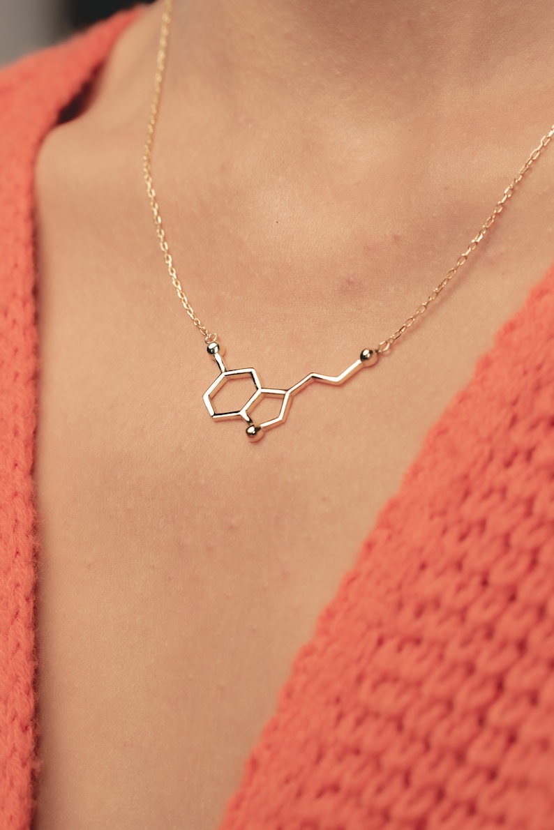 Personalisierte Serotonin Molekül Halskette Silber Molekül Halskette Gold Serotonin Halskette Geschenk Wissenschaft, Wissenschaft Schmuck-Glücksgeschenk Bild 1