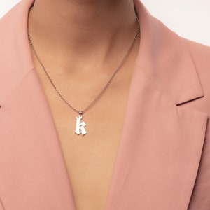 Collar de letras góticas - Collar inicial delicado - Collar inglés antiguo - Joyería inglesa antigua - Collar inicial gótico - Regalo para Navidad