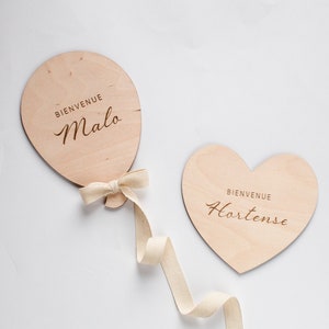 Personalized wooden plaque, Milestone card, Welcome Baby, balloon or heart shape for photo, for room decoration or door plaque