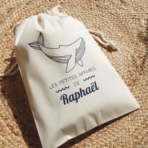 Pochon baleine, Sac personnalisé prénom, Les petites affaires, Pochon à cordelettes thème marin, Sac crèche ou maternelle, Tenue naissance