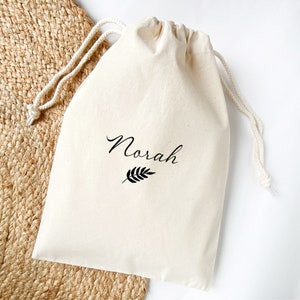 Pochon personnalisé Message ou Prénom, Modèle nature feuille, Tenue de naissance, Kit de survie, Super Maman, Marraine ou Parrain, Bébé