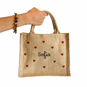 Petit sac cabas en jute motif cœurs, sac personnalisé prénom ou texte image 1