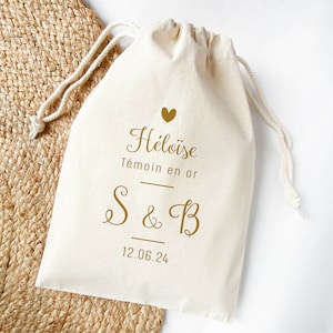 Pochon personnalisé pour témoin en or, pochette personnalisée en coton pour cadeau, Sac avec prénoms pour mariage, Motif cœur et cursive image 1