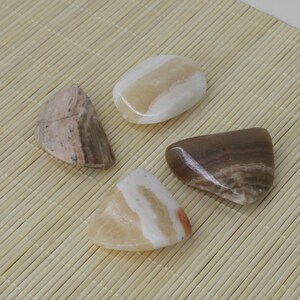 Moroccan Onyx & Aragonite Tumbled Stone 5 cm |  Hand Crystals | Crystals Lover Gift Idea | Onyx Decoration | Home Gifts | Crystals Gift