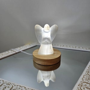 Lampe ange en sélénite | Purification et guérison énergétiques | Ange de cristal | Idée cadeau pour amateur de cristaux | Idée cadeau méditation | Lampe en pierre