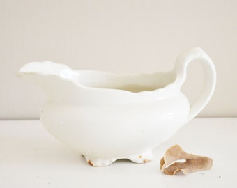 Vintage white Gravy Boat, Country decor, Farmhouse style, Country farmhouse, Rustic english, Farmhouse chic, Vintage things, Jugs, Decor