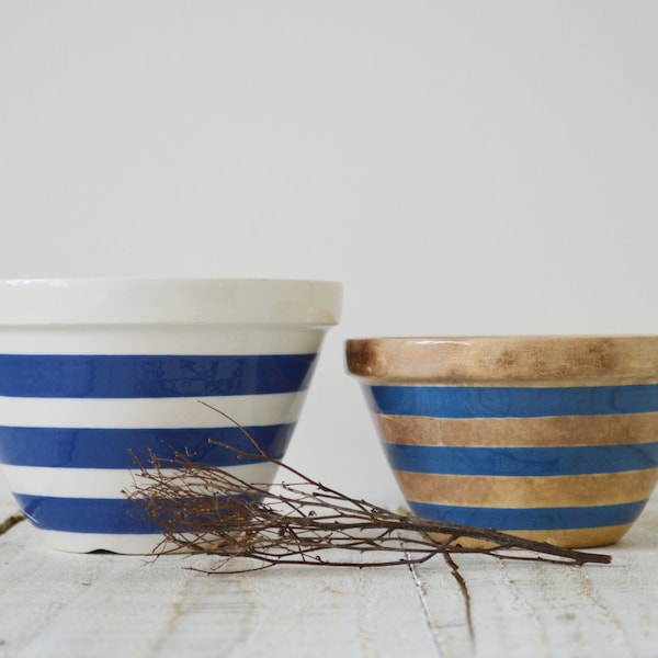 A set of 2 T.g Green Cornish Bowls, Vintage blue and white vintage Bowls, Vintage Cornish Bowls, Blue And White Ceramics, Stained Bowls