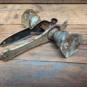 Ensemble de poignées de porte en verre antique avec plaques décoratives - quincaillerie de porte vintage