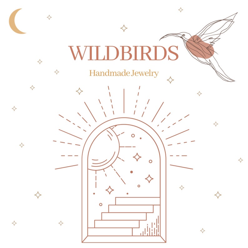 Peut inclure: Logo pour Wildbirds Bijoux Faits Main. Le design pr&eacute;sente un colibri stylis&eacute;, un croissant de lune, des &eacute;toiles et une arche ensoleill&eacute;e avec des escaliers. Le texte "WILDBIRDS Handmade Jewelry" est affich&eacute; en police serif.