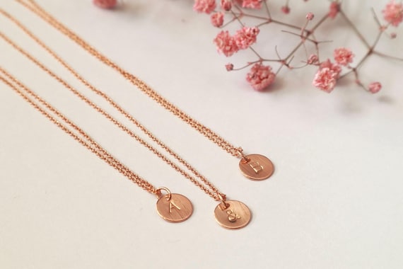 Personalisierte Initialen Roségold Kette  – kleine Plättchen Halskette 8mm, minimalistischer wasserfester Schmuck, Geschenk für sie