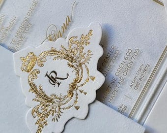 Uitnodiging in de vorm van een boekje van wit fluweel | Aanpasbare drievoudige kaart met RSVP-envelop | Boekomslagstijl | Trouwkaarten van goudkleurig acryl