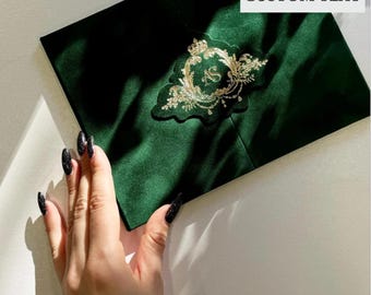 Velvet Pocket Wedding Invitation Set | Customizable Hindu Wedding Invitation | Elegant Acrylic Wedding Invitation | Gold Pressed Crest