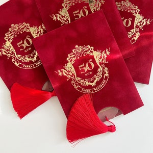 Rote Einladung | Luxuriöser roter Samtumschlag und elegante Einladung aus Acryl | Einladungen aus transparentem Acryl | Goldfoliendruck 50. Geburtstag