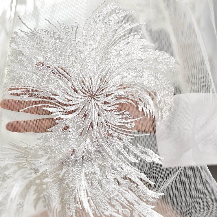Shimmer broderie dentelle tissu avec des paillettes doux FloralTail dentelle Tulle gaze pour bal robes danse Costumes 49 pouces de largeur vendu par 1 yard Shimmer broderie broderie Shimmer dentelle tissu avec des paillettes doux FloralTail dentelle Tulle gaze pour bal robes danse Costumes 49 pouces de largeur vendu par 1 yard 60de03