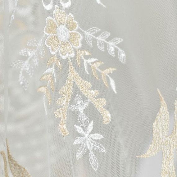 Shimmer Champagne broderie tissu Phoenix queue ajouré avec paillettes paillettes avec détails dentelle maille pour mariage robes de 51 cm de largeur vendues par yard 284ff0 Shimmer Champagne broderie tissu Phoenix queue ajouré avec paillettes paillettes avec détails dentelle maille pour mariage robes de 51 cm de largeur vendues par yard 284ff0
