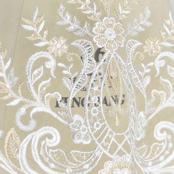 Shimmer Champagne broderie tissu Phoenix queue ajouré avec paillettes paillettes avec détails dentelle maille pour mariage robes de 51 cm de largeur vendues par yard 284ff0 Shimmer Champagne broderie tissu Phoenix queue ajouré avec paillettes paillettes avec détails dentelle maille pour mariage robes de 51 cm de largeur vendues par yard 284ff0
