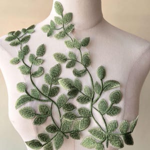 Paire d'appliques en dentelle avec broderie de feuilles pour costume, corsage, lingerie