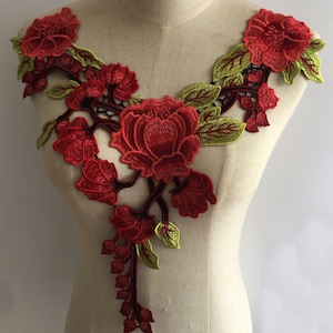 Toppa con fiore rosso ricamata con fiori e foglie, applique per costumi da ballo di fine anno