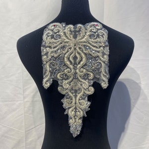 Abito da sposa con applicazioni di fiori con perline argento, toppa in pizzo con paillettes impreziosita, splendida per corpetto, lingerie