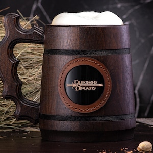 Taza personalizada de Dungeon Master. Taza de Dungeons and Dragons, jarras de cerveza personalizadas, taza de D&D, jarra de cerveza de madera para jugadores, regalo para jugadores #981
